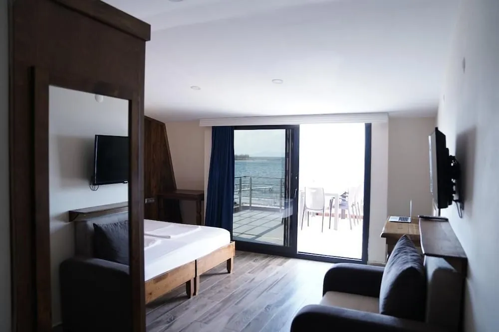 Tek Büyük Yataklı Oda, Balkon, Deniz Manzaralı