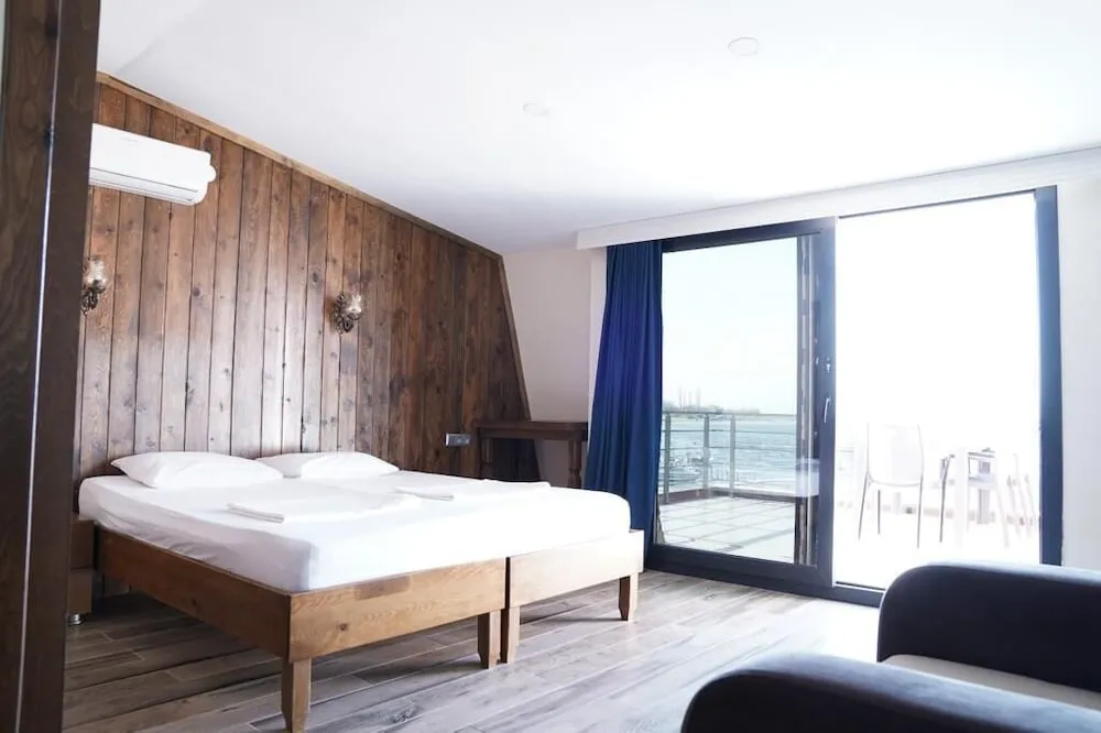 Tek Büyük Yataklı Oda, Balkon, Deniz Manzaralı