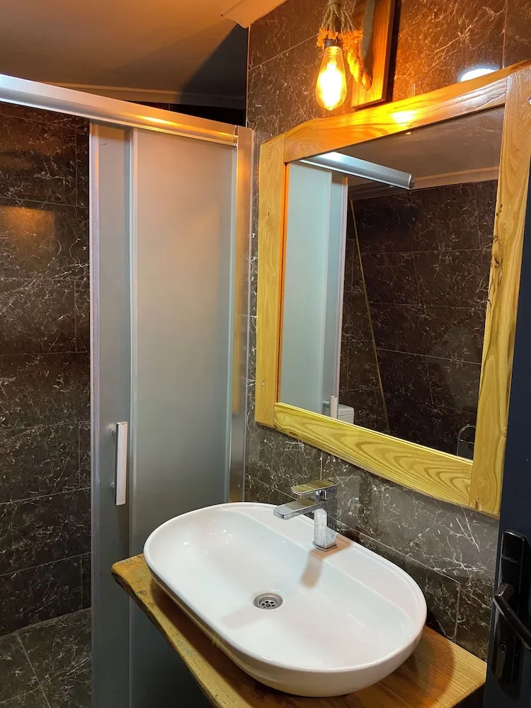 Tek Büyük Yataklı Oda, Balkon, Deniz Manzaralı