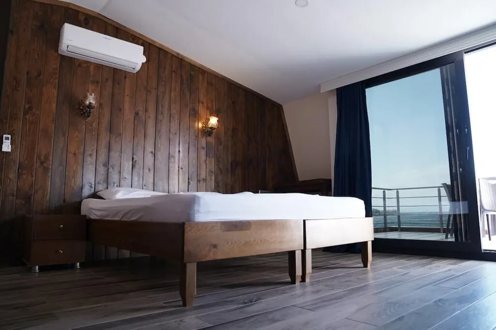 Tek Büyük Yataklı Oda, Balkon, Deniz Manzaralı
