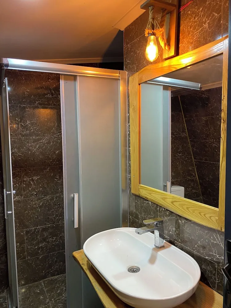 Tek Büyük Yataklı Oda, Balkon, Deniz Manzaralı