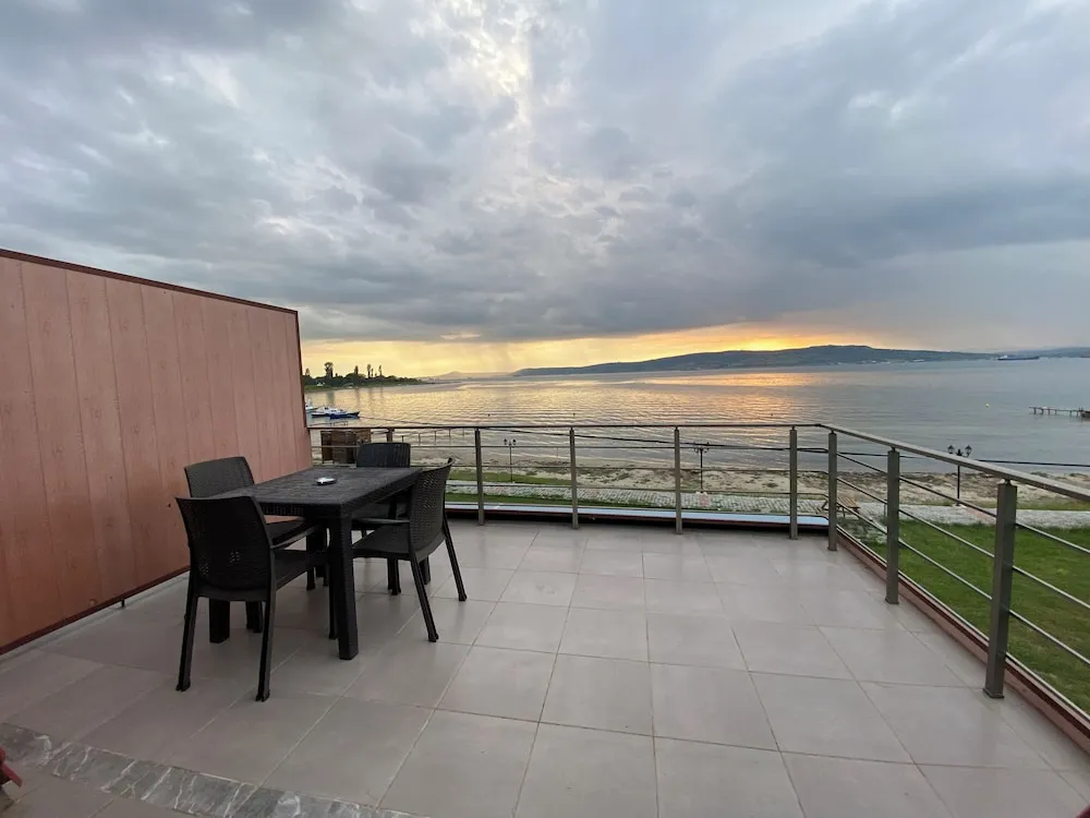 Tek Büyük Yataklı Oda, Balkon, Deniz Manzaralı