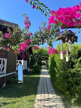 Karaöz Ada Bungalows & Villa
