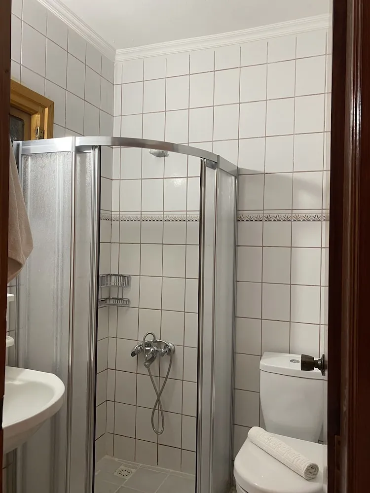 DENIZ,SEHIR, DAG MANZARALI STANDART ODA