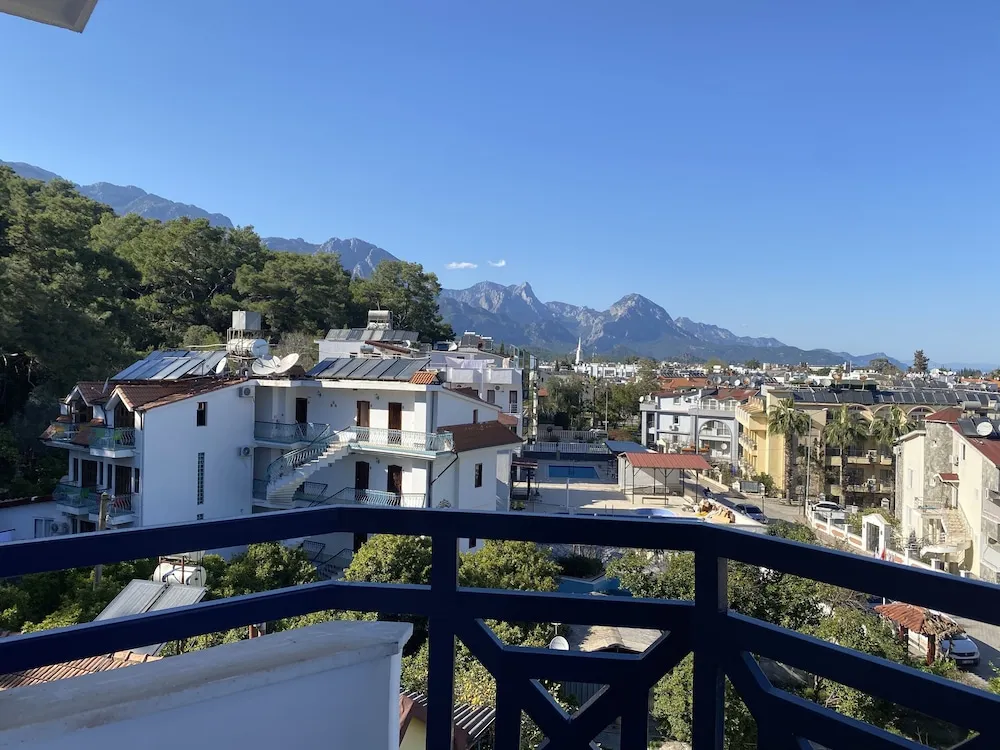 DENIZ,SEHIR, DAG MANZARALI STANDART ODA