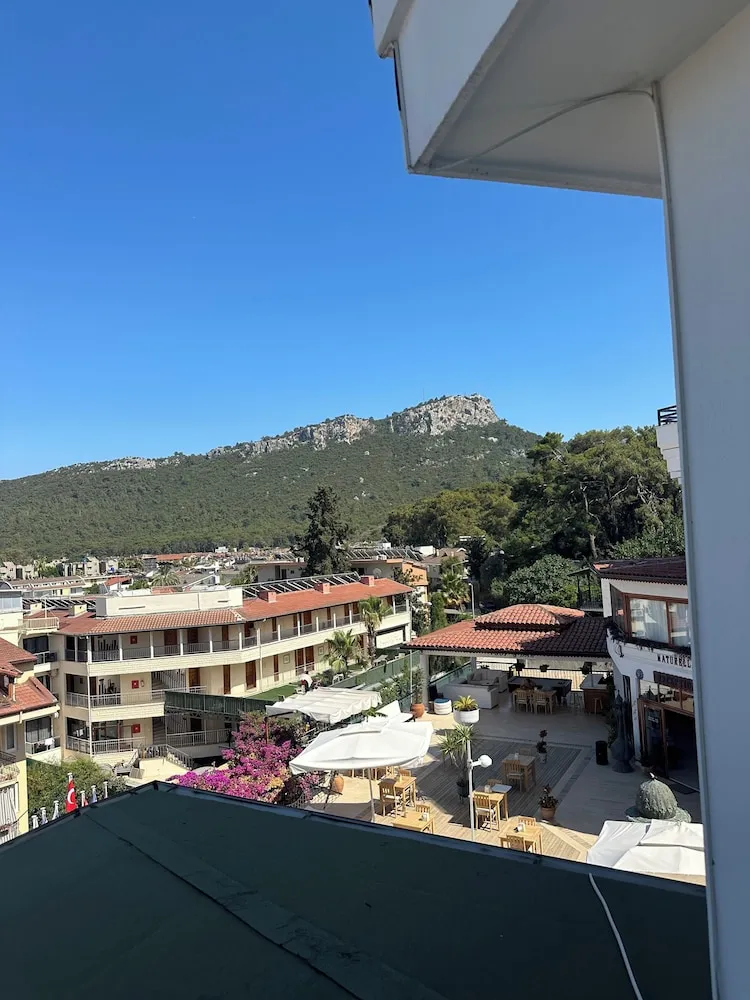 DENIZ,SEHIR, DAG MANZARALI STANDART ODA