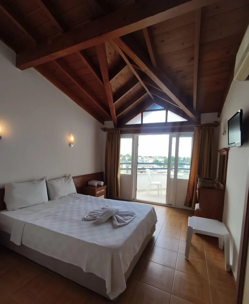 DENIZ,SEHIR, DAG MANZARALI STANDART ODA