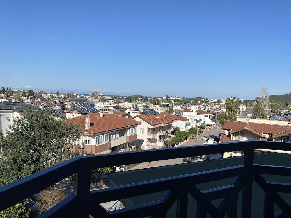 DENIZ,SEHIR, DAG MANZARALI STANDART ODA