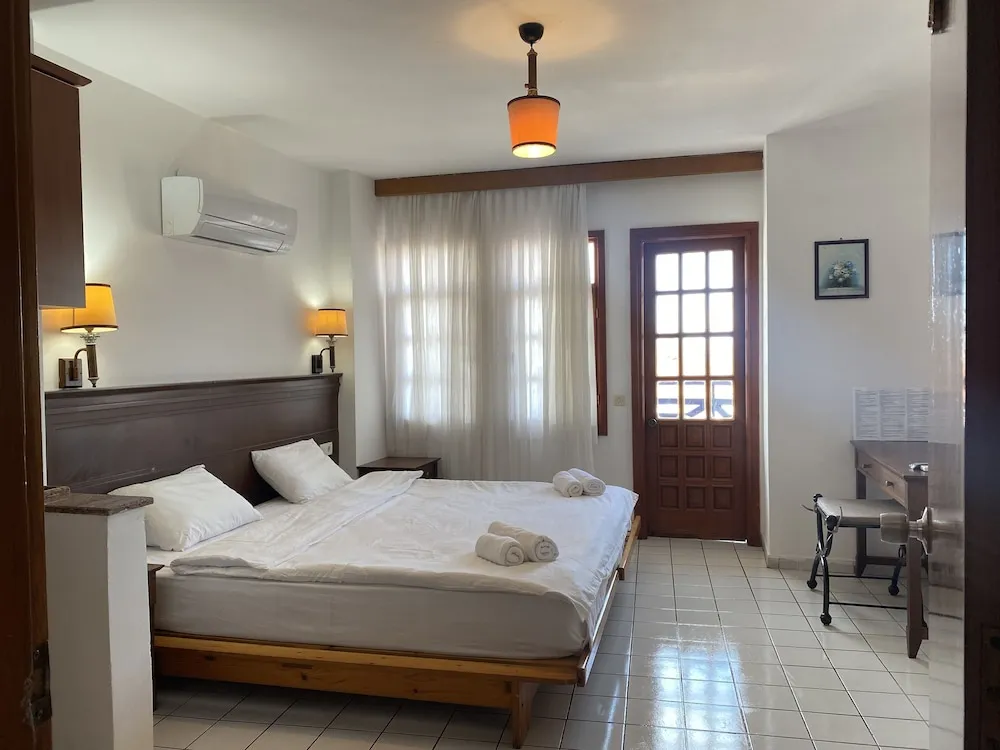 DENIZ VE SEHIR MANZARALI STUDYO DAIRE