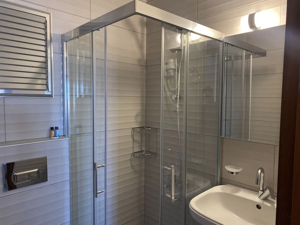 DENIZ VE SEHIR MANZARALI STUDYO DAIRE