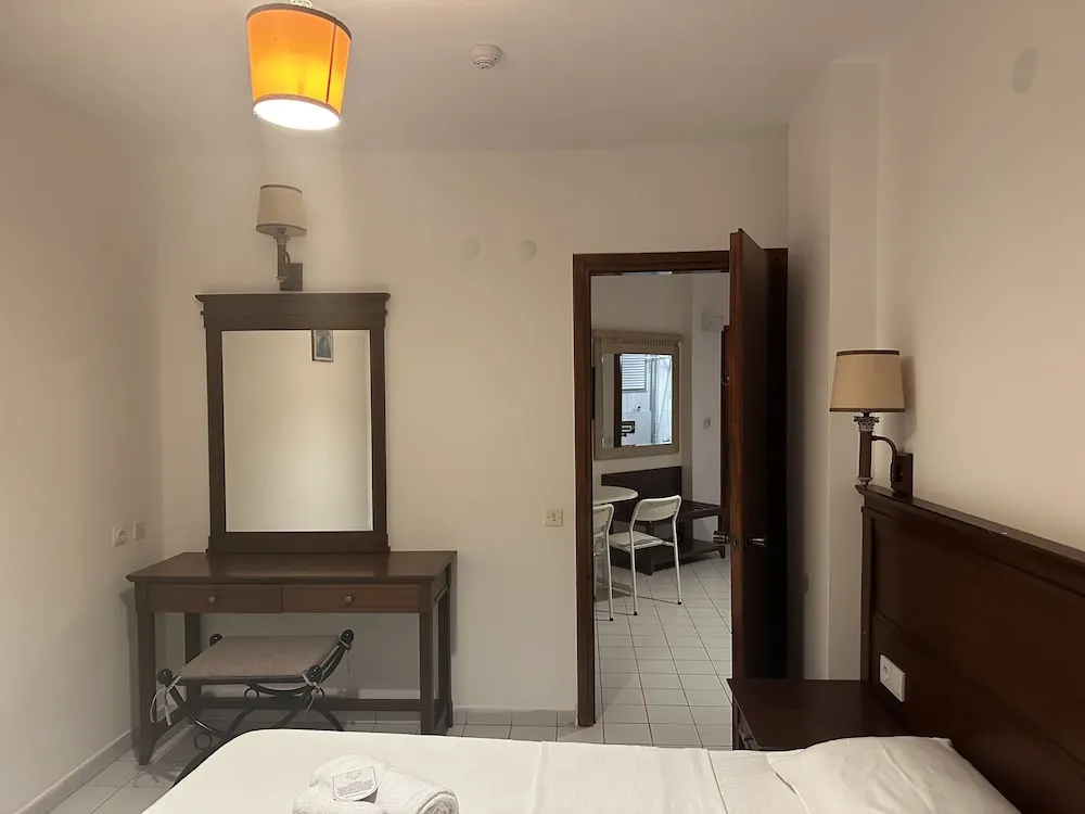 DENIZ, DAG, SEHIR MANZARALI 1+1 APART