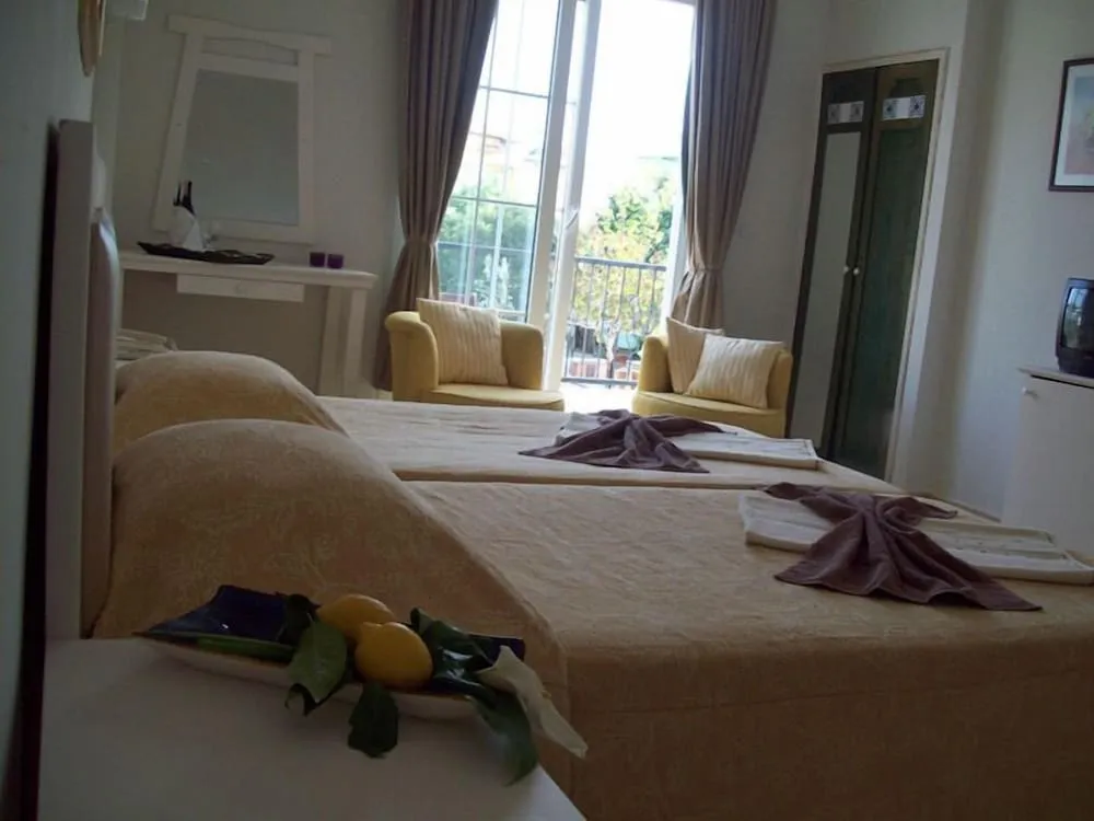 Standard Tek Büyük veya İki Ayrı Yataklı Oda