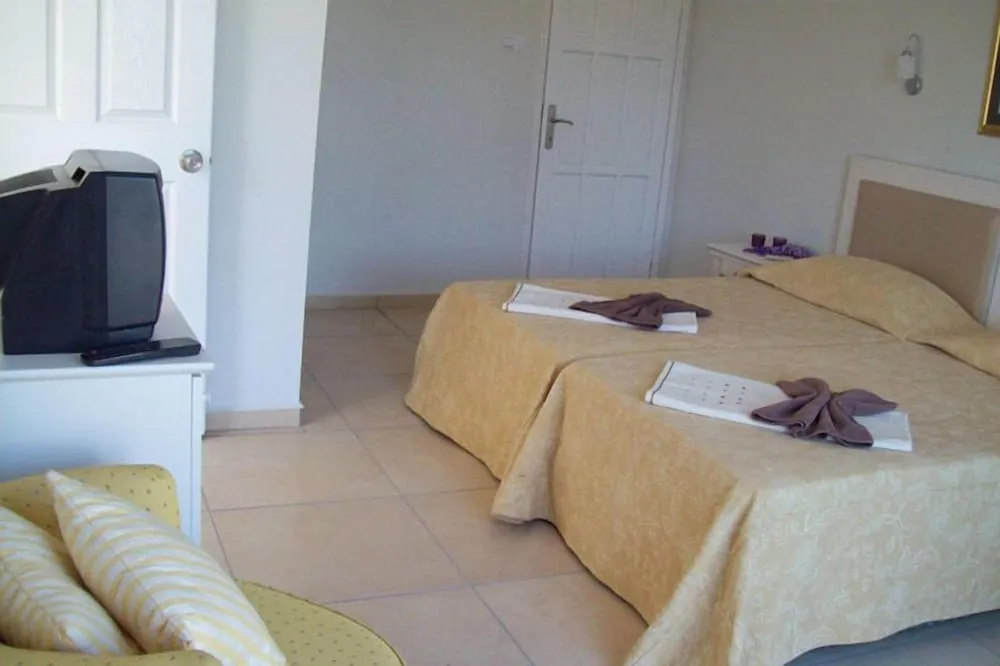 Standard Tek Büyük veya İki Ayrı Yataklı Oda