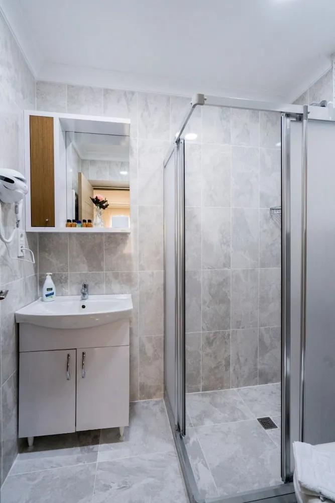 Economy Room, 1 Bedroom, Basement Floor