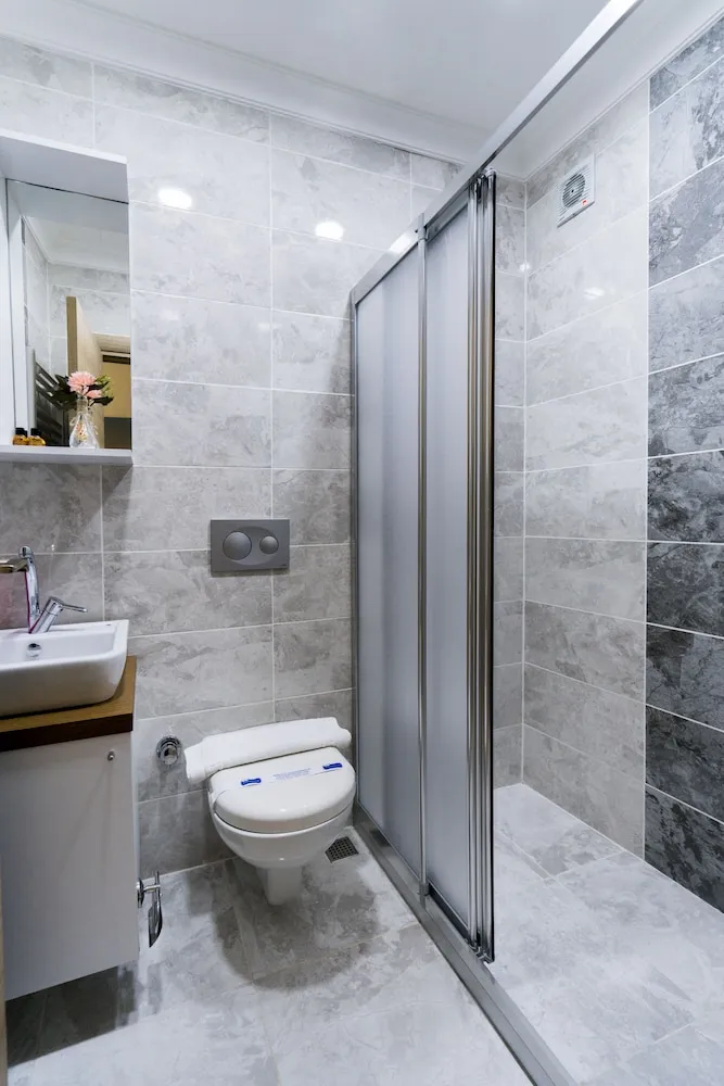 Economy Room, 1 Bedroom, Basement Floor