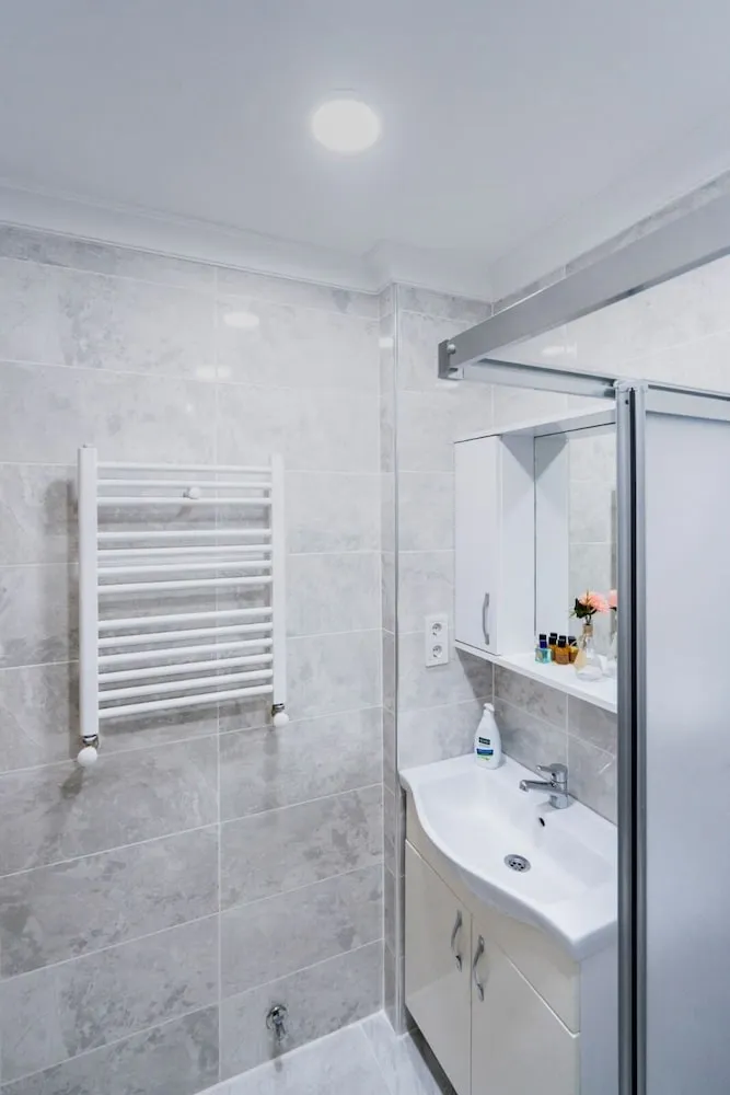 Economy Room, 1 Bedroom, Basement Floor