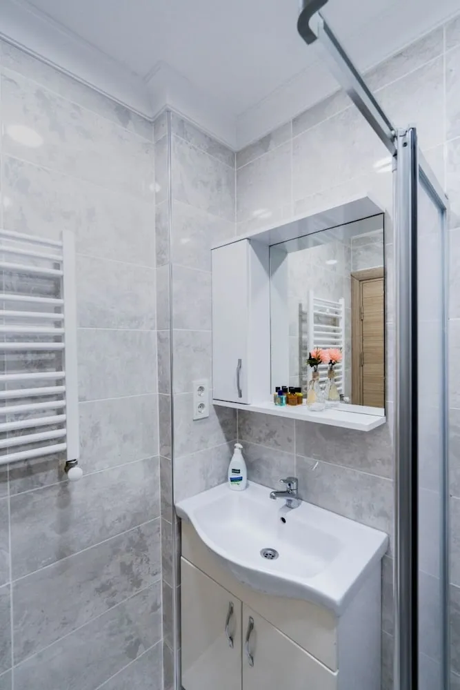 Economy Room, 1 Bedroom, Basement Floor