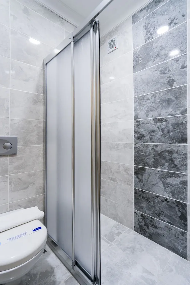 Economy Room, 1 Bedroom, Basement Floor