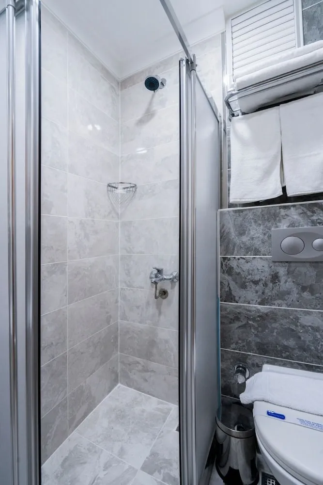 Economy Room, 1 Bedroom, Basement Floor