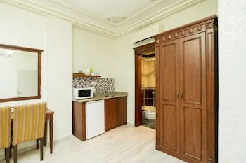 Atam Suites & Apart