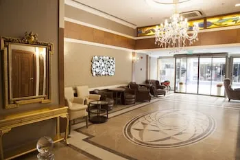 Crestium Hotel Premium Square