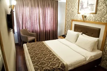 Crestium Hotel Premium Square