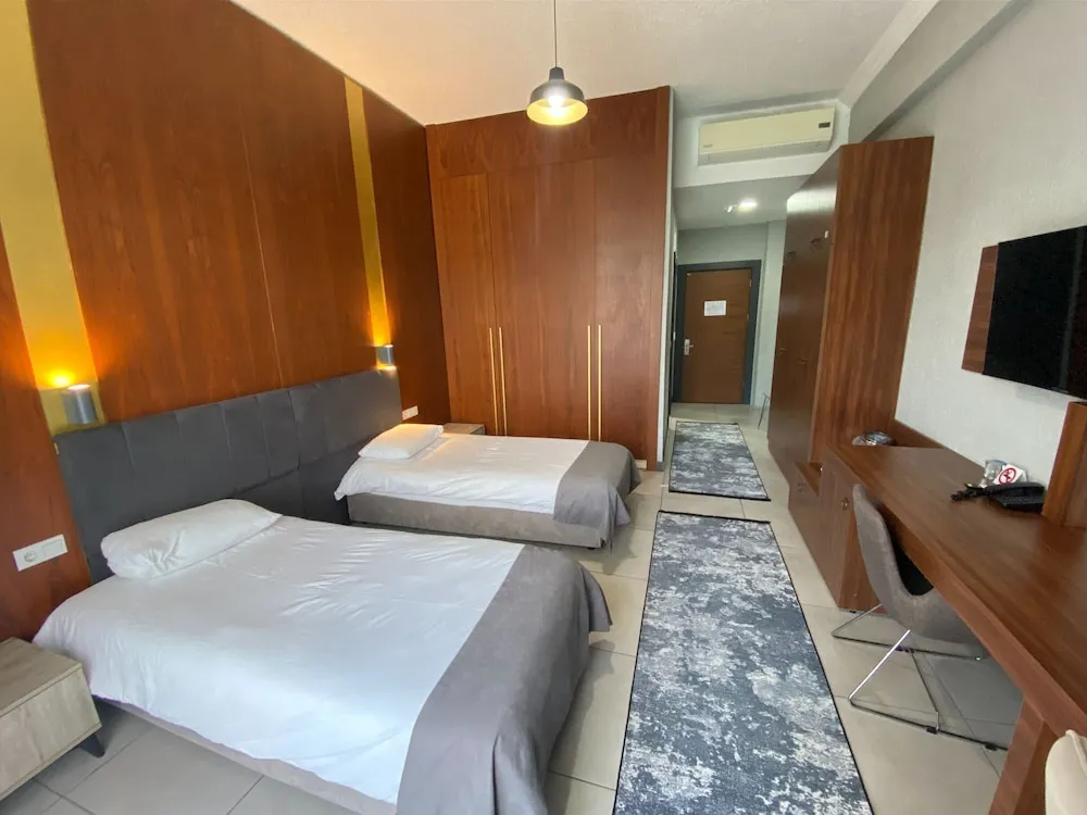 İki Ayrı Yataklı Oda, Balkon, Nehir Manzaralı