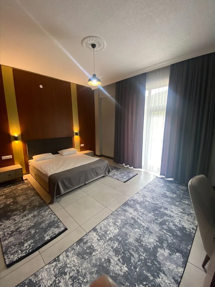 Büyük Yataklı Tek Kişilik Oda, Balkon, Nehir Manzaralı