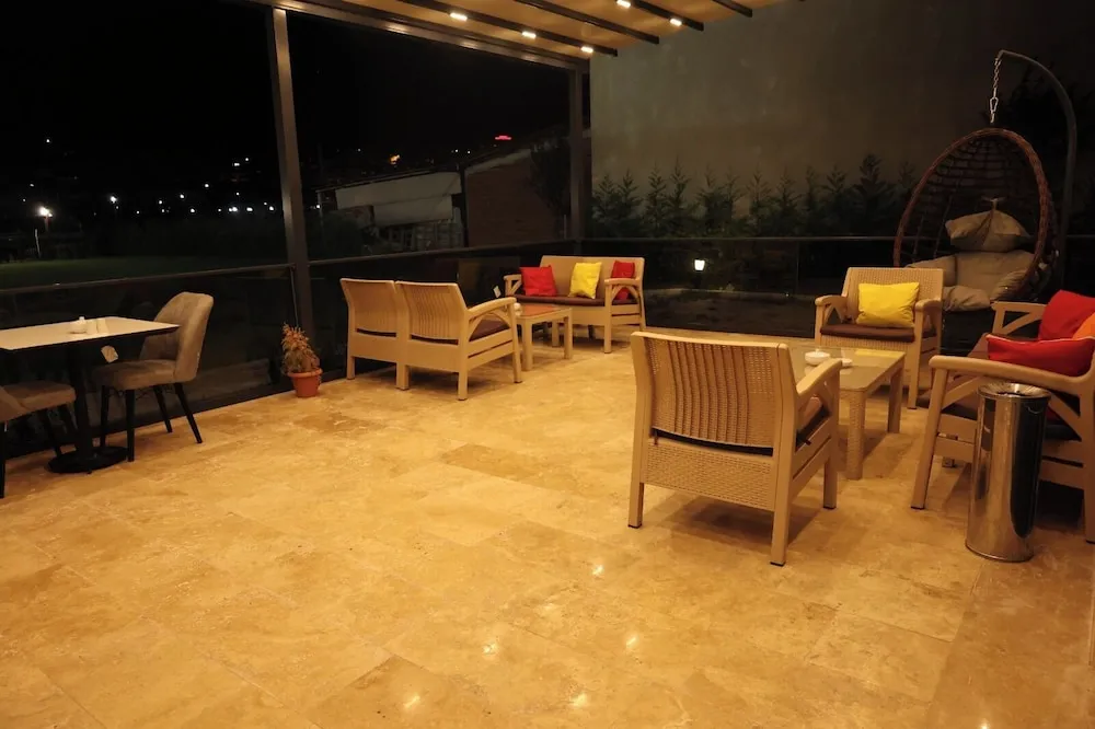 Tek Büyük veya İki Ayrı Yataklı Oda, Balkon