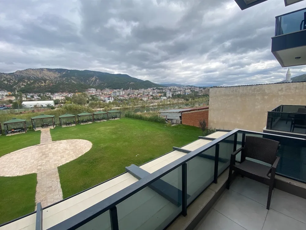 Tek Büyük veya İki Ayrı Yataklı Oda, Balkon