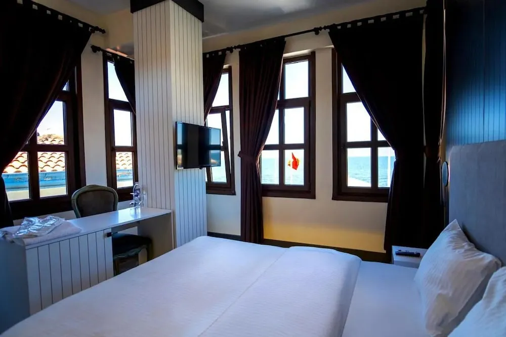 Deluxe Tek Büyük Yataklı Oda, Balkon, Deniz Manzaralı
