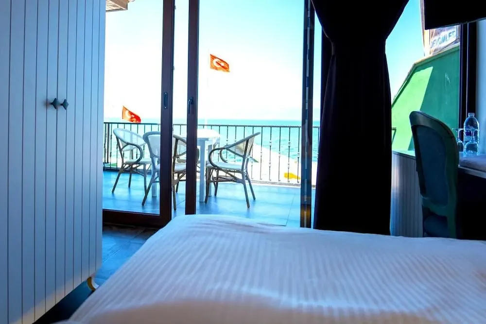 Luxury Tek Büyük Yataklı Oda, Balkon, Deniz Manzaralı