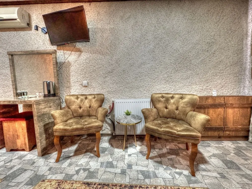 Luxury Tek Büyük Yataklı Oda, Balkon, Bahçe Manzaralı