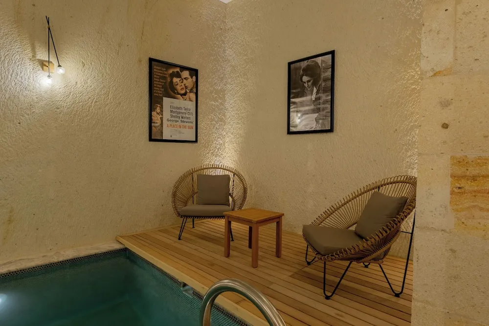 Cave Suite with Private Pool