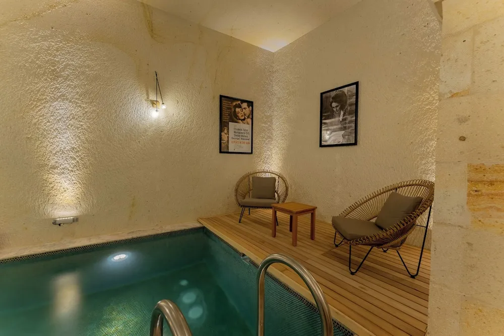 Cave Suite with Private Pool