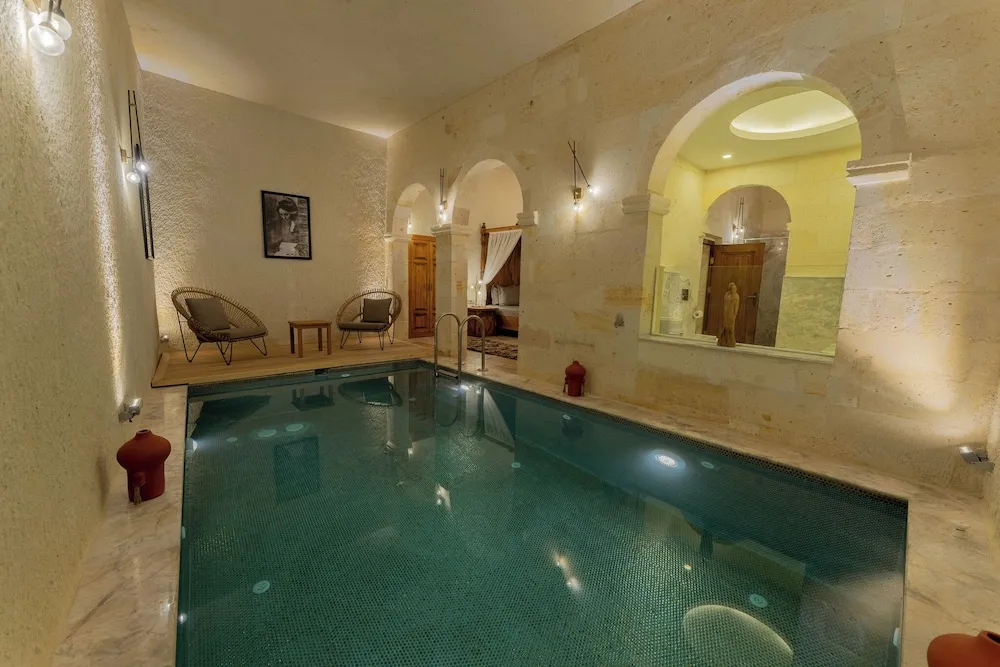 Cave Suite with Private Pool