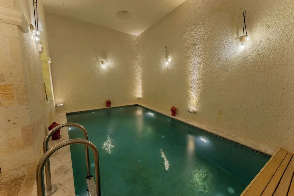 Cave Suite with Private Pool