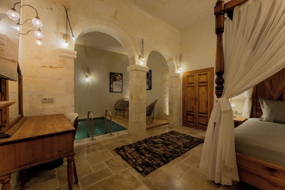 Cave Suite with Private Pool