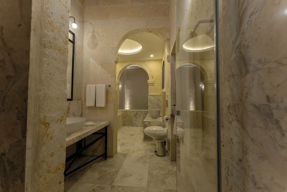 Cave Suite with Private Pool
