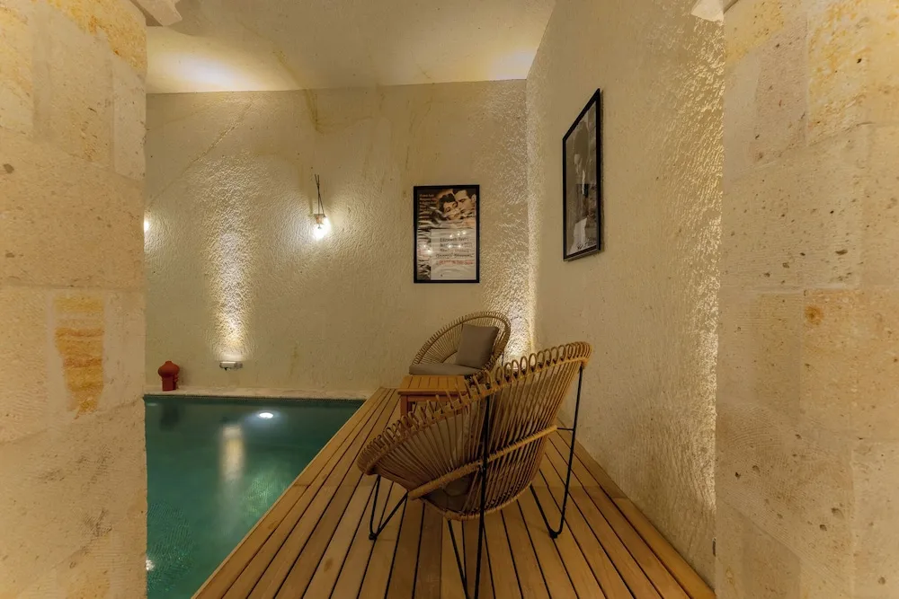Cave Suite with Private Pool