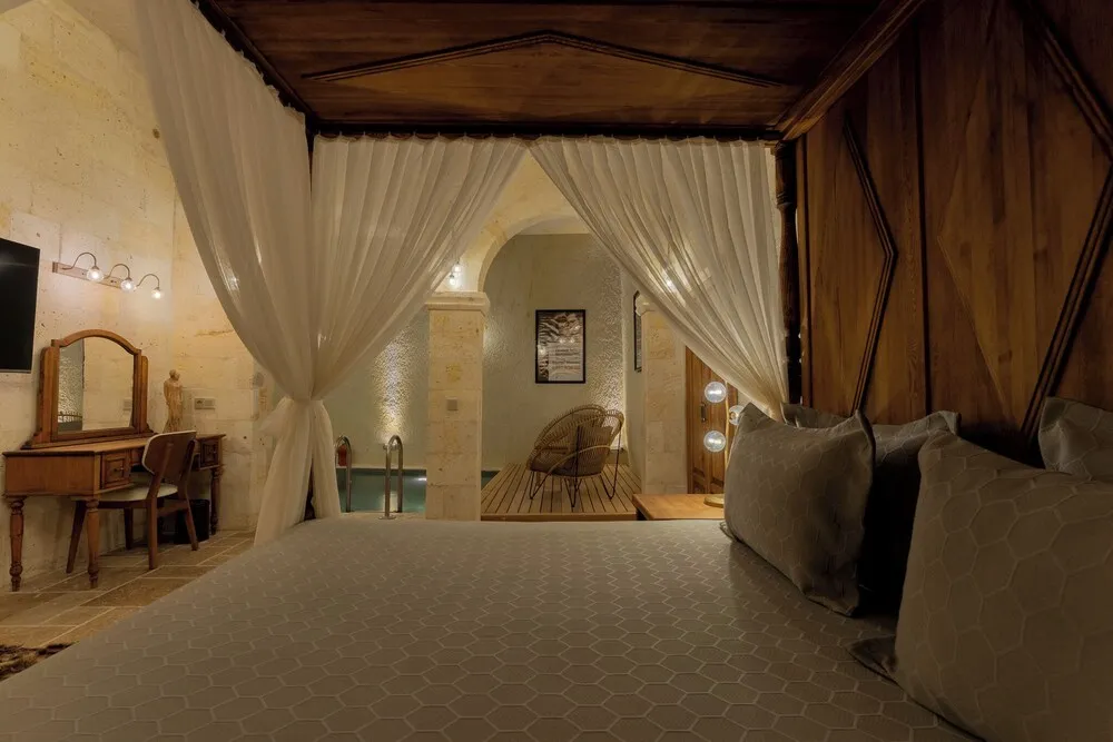 Cave Suite with Private Pool