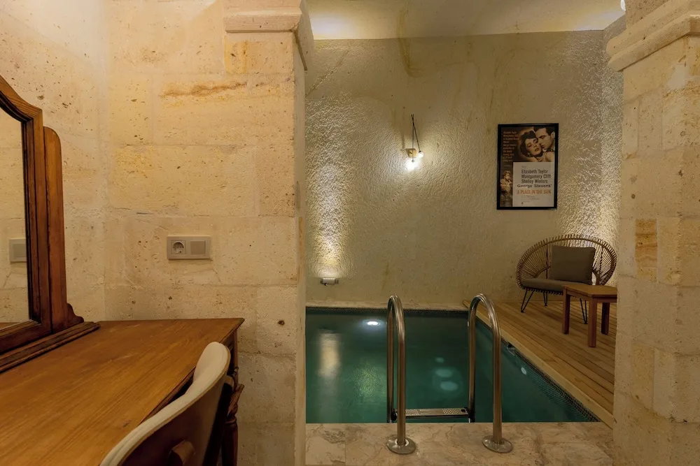 Cave Suite with Private Pool
