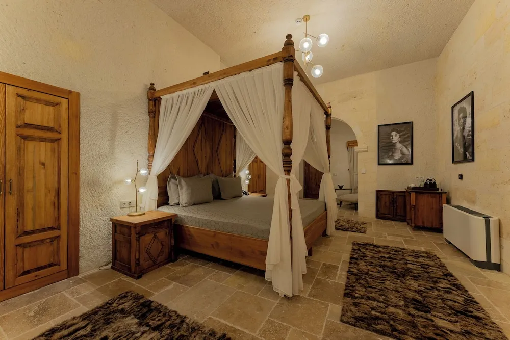 Cave Suite with Private Pool