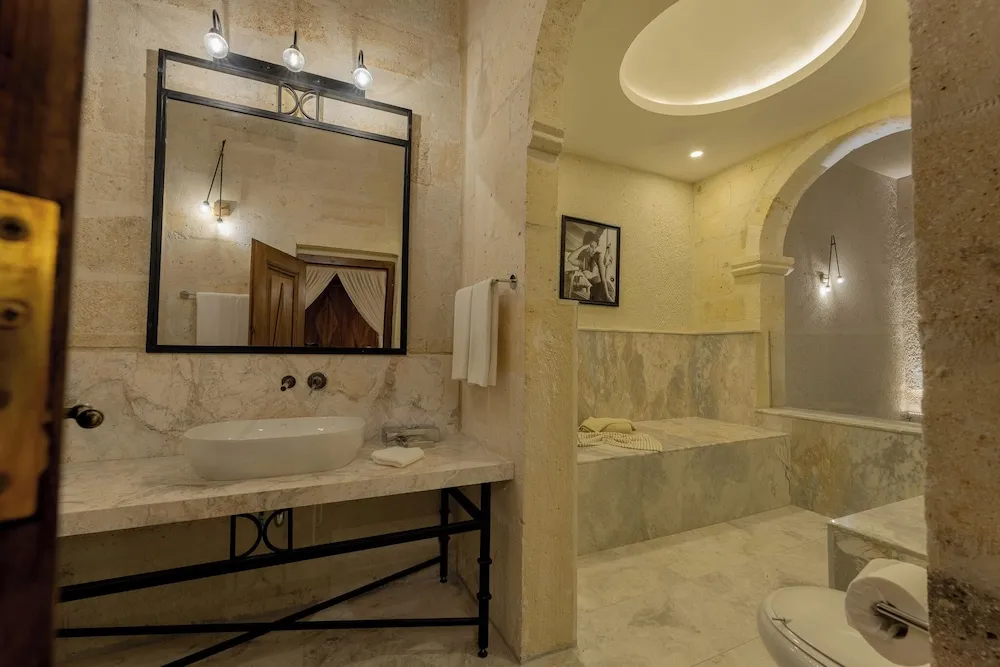 Cave Suite with Private Pool