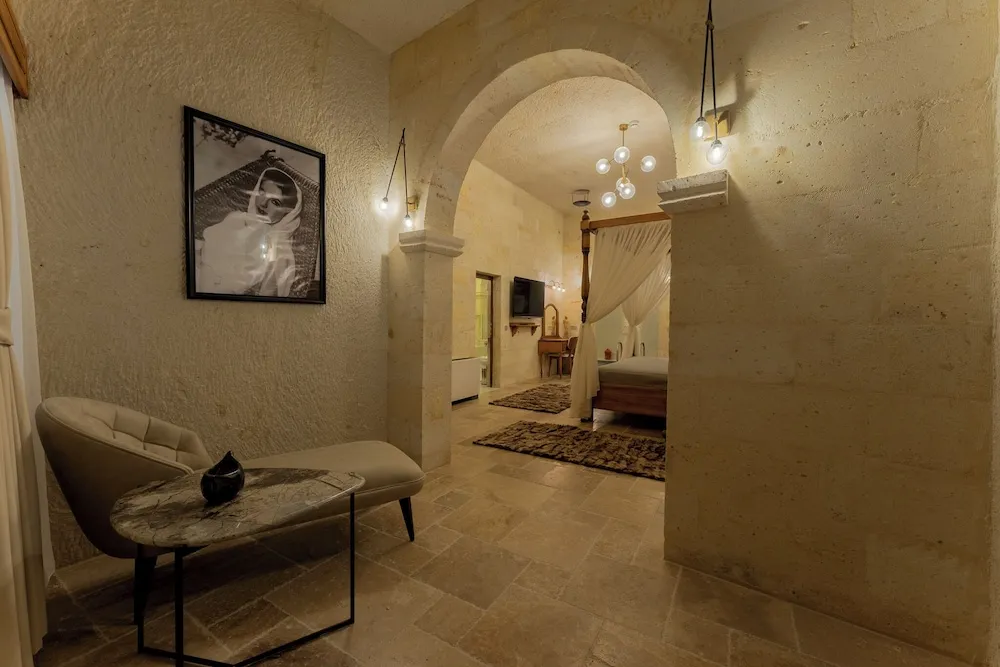 Cave Suite with Private Pool