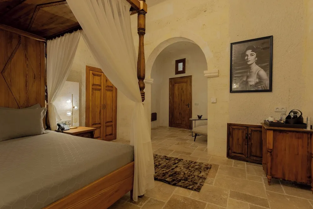 Cave Suite with Private Pool