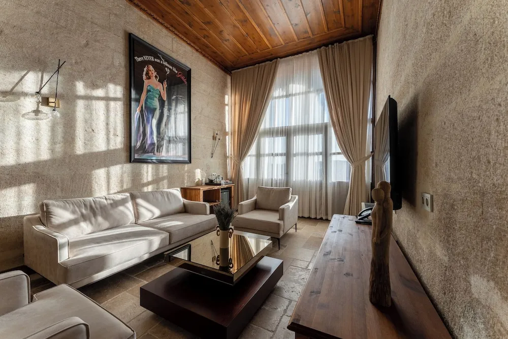Pasha Suite