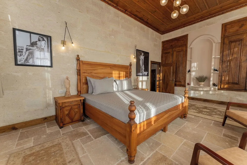 Pasha Suite