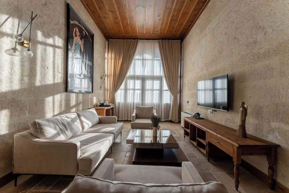 Pasha Suite