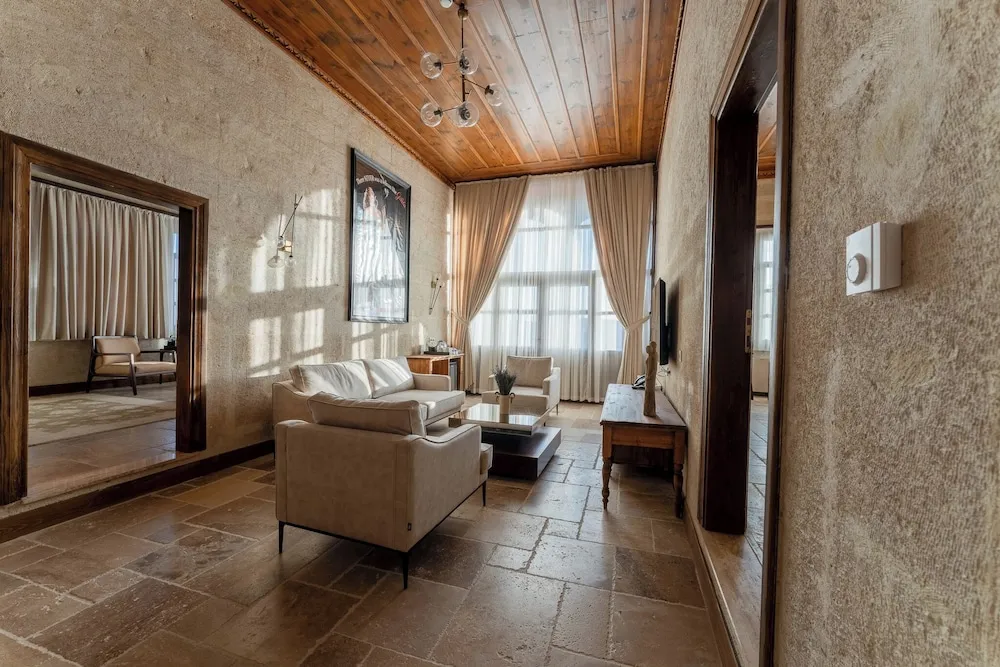 Pasha Suite